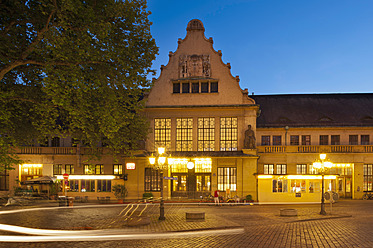 Germany, Lindau, View of Central Railway Station at night - SH000611