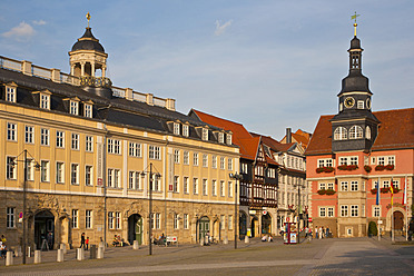 Deutschland, Thüringen, Eisenach, Ansicht des Schlosses am Marktplatz - WDF001137