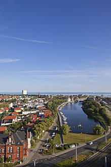 Deutschland, Rostock, Blick auf den Hafen mit Warnow - MSF002608