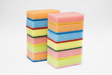 Household sponges on white background, close up - GWF001668