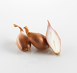 Shallot on white background - KSWF000793