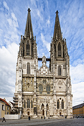 Deutschland, Bayern, Regensburg, Menschen im Regensburger Dom - FO003837