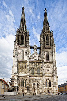 Deutschland, Bayern, Regensburg, Menschen im Regensburger Dom - FO003837