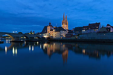 Germany, Bavaria, Regensburg, View of tower, stone bridge and Regensburg Cathedral - FOF003838