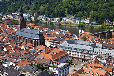 Germany, Baden Wuerttemberg, Heidelberg, View of old town and Heiliggeistkirche with Neckar River - CSF015727