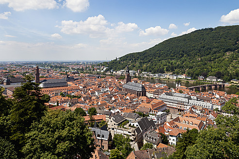 Deutschland, Baden Württemberg, Heidelberg, Stadtansicht mit Neckar - CSF015728