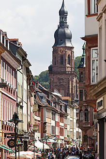 Deutschland, Baden Württemberg, Heidelberg, Blick auf Altstadt und Heiliggeistkirche - CSF015735