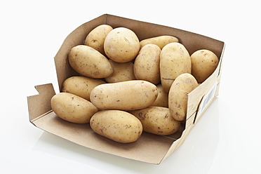Kartoffeln im Karton, Nahaufnahme - MAEF004284