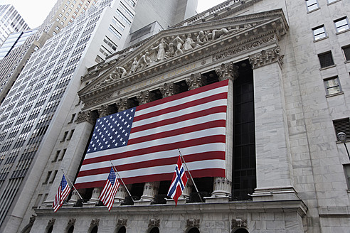 USA, New York City, Blick auf die Wall Street - ANB000092