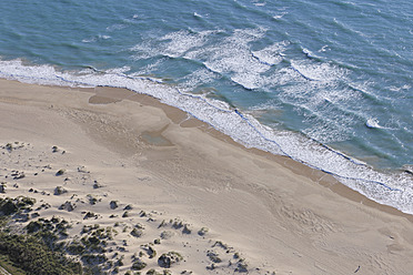 Spanien, Andalusien, Blick auf den Strand - RUEF000786