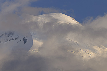 Frankreich, Blick auf den Mont Blanc bei Sonnenuntergang - RUEF000812