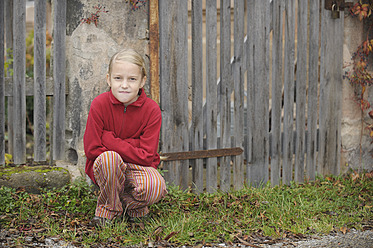 Germany, Bavaria, Girl in front of fence, portrait - RUEF000832
