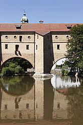 Deutschland, Bayern, Amberg, Ansicht der Stadtbrille mit Vils - SIEF002263