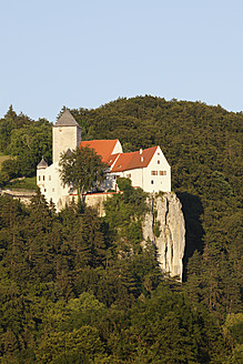 Deutschland, Bayern, Niederbayern, Blick auf Burg Prunn - SIEF002281