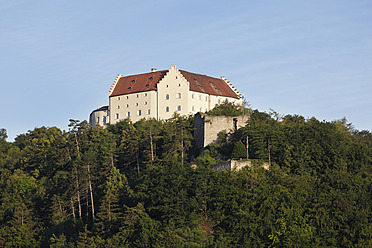 Deutschland, Bayern, Niederbayern, Blick auf Schloss Rosenburg - SIEF002283