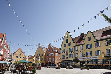 Deutschland, Bayern, Niederbayern, Abensberg, Blick auf den Stadtplatz - SIEF002304