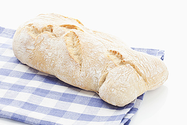 Ciabatta-Brot auf Serviette, Nahaufnahme - MAEF004378