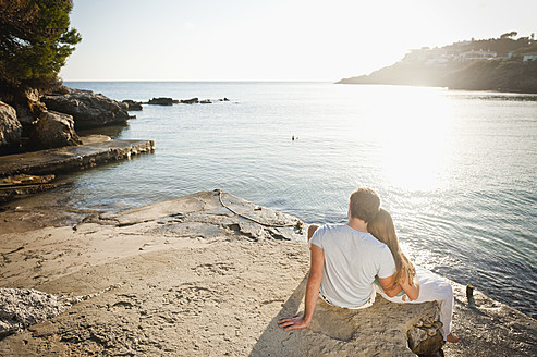 Spain, Mallorca, Couple sitting on beach - MFPF000010