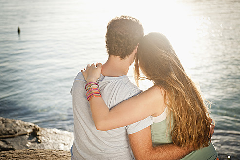 Spain, Mallorca, Couple sitting on beach - MFPF000012