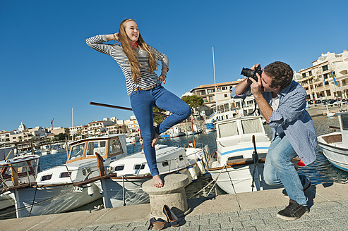 Spain, Mallorca, Couple taking pictures at harbour - MFPF000056