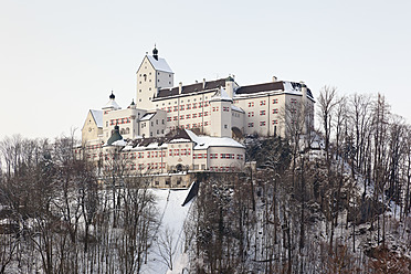 Deutschland, Bayern, Aschau, Blick auf Schloss Hohenaschau - MSF002641