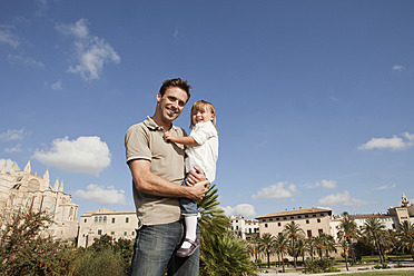 Spain, Mallorca, Palma, Father carrying daughter, smiling - SKF000899
