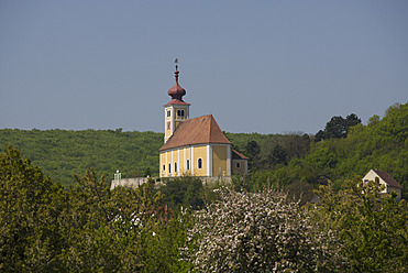 Österreich, Burgenland, Donnerskirchen, Ansicht der Kirche - WWF001936