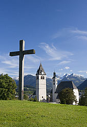 Austria, Tyrol,Kitzbuehel, View of Parish church - WWF001942