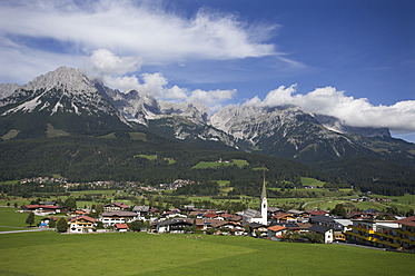 Österreich,Tirol, Ellmau am Wilden Kaiser, Blick auf die Stadt - WWF001949