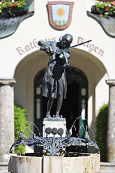 Österreich, St. Gilgen, Blick auf den Mozartbrunnen vor dem Rathaus - WW001974