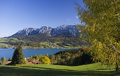 Austria, Attersee, View of Hoellen Mountain during autumn - WWF002004