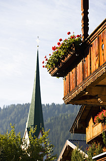 Österreich, Tirol, Blick auf die Kirche - WWF002022