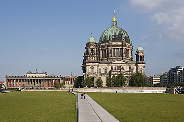 Deutschland, Berlin, Menschen im Berliner Dom - WWF002068