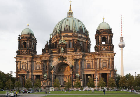 Deutschland, Berlin, Menschen im Berliner Dom, lizenzfreies Stockfoto