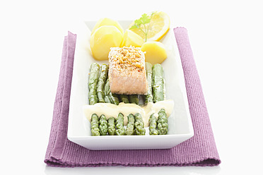 Salmon with green asparagus, potatoes and hollandaise sauce in plate - MAEF004418