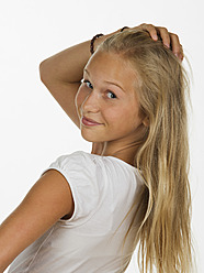 Teenage girl smiling, portrait - WWF002219