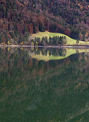 Austria, Salzburg, View of Hintersee Lake during autumn - WWF002205