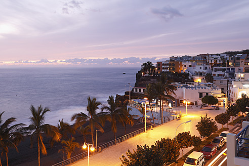 Spanien, Kanarische Inseln, La Palma, Blick auf den Strand am Abend - SIE002329