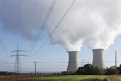 Deutschland, Bayern, Grafenrheinfeld, Blick auf das Kernkraftwerk - SIEF002374