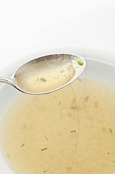 Haare in der Suppe, Nahaufnahme - MAEF004464