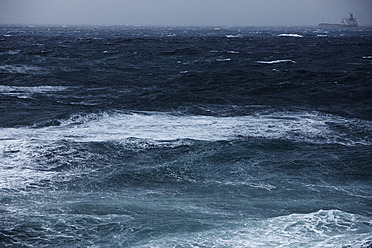 Israel, Blick auf stürmisches Meer - THF001178