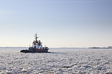 Germany, Hamburg, Trawler on ice covered River Elbe - MSF002658