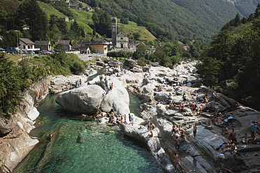 Switzerland, People bathing at Verzasca River - GWF001722