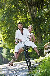 Austria, Salzburg County, Couple riding bicycle - HHF003935