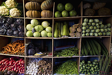 India, Ooty, Variety of vegetables in cupboard at market - MBEF000252