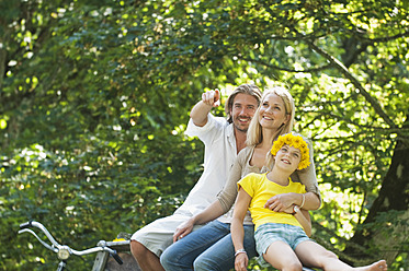 Austria, Salzburg County, Family sitting on fence - HHF003984