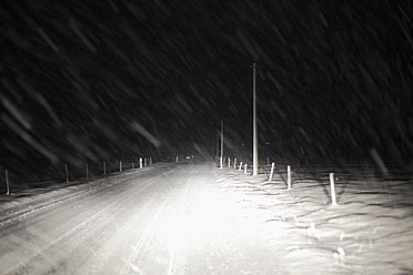 Deutschland, Bayern, Blick auf Schnee auf der Straße - SIEF002409