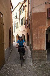 Italy, Mature man riding bicycle - DSF000343