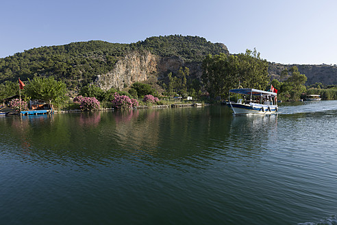 Türkei, Dalyan-Delta, Blick auf das Boot - DSF000389