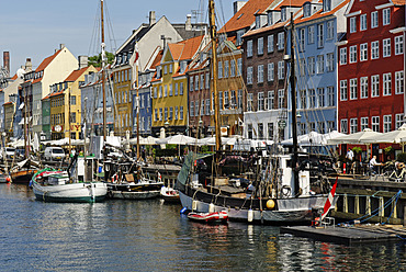 Dänemark, Kopenhagen, Historische Boote am Nyhavn - ESF000144